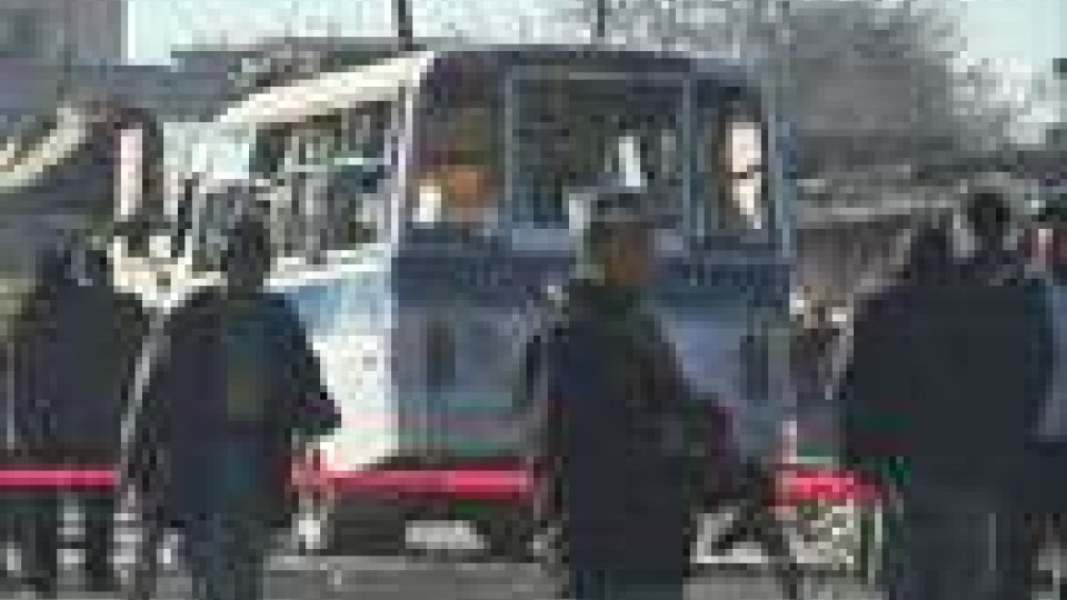 Afghanistan, kamikaze contro autobus: due morti