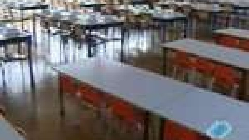 San Marino - Consegnate le firme contro gli aumenti della refezione scolasticaConsegnate le firme contro gli aumenti della refezione scolastica