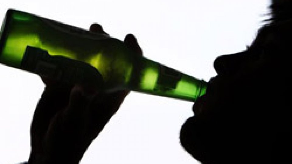 L'alcol fa sempre male: "L'idea che 2 bicchieri al giorno facciano bene è solo un mito"