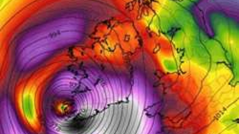 L'uragano Ophelia verso l'Irlanda: allerta rossa e scuole chiuse