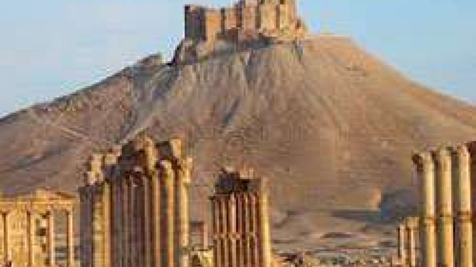 Isis: ad un mese dalla condanna del gesto da parte del Consiglio, distrutti due mausolei a Palmira