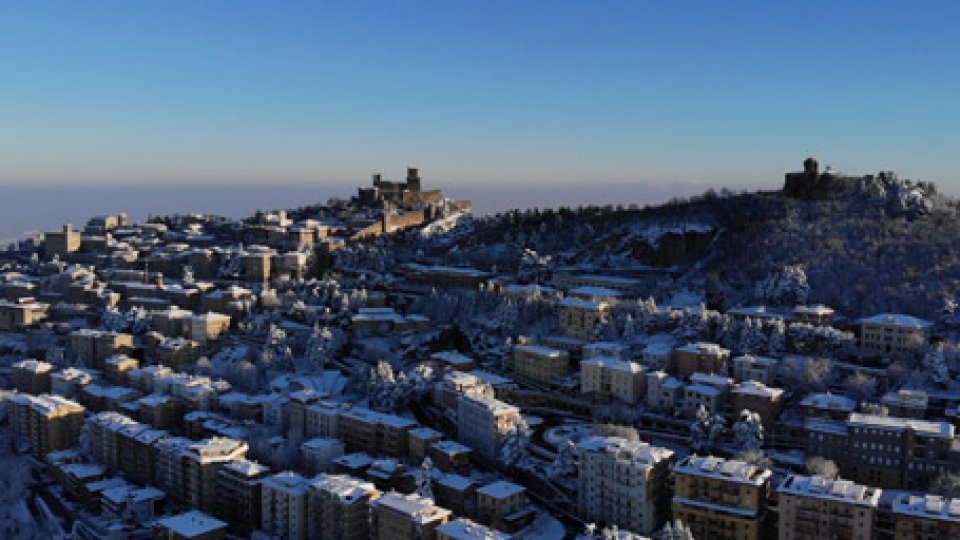 Il Titano innevatoMeteo: freddo e gelo a San Marino e nel sud Italia