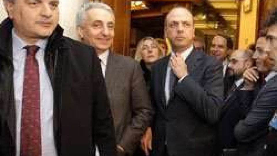 Mafia Capitale, l'inchiesta lambisce il Governo: indagato il sottosegretario Giuseppe Castiglione (Ncd)