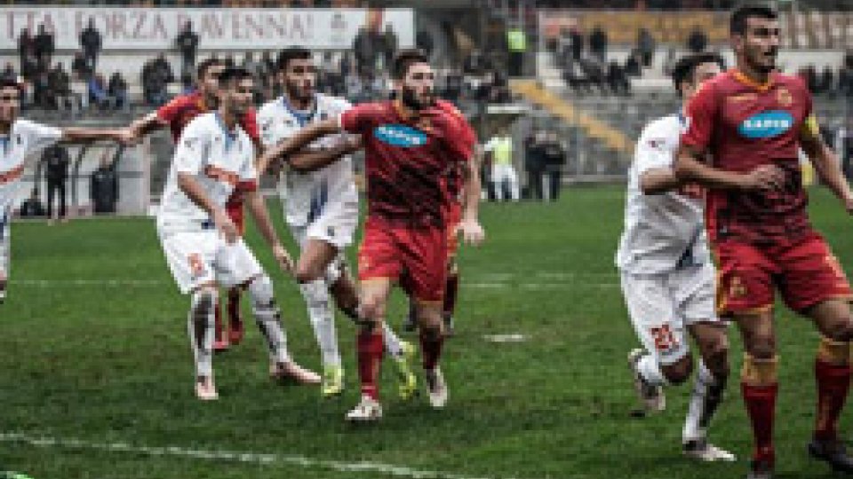 Derby senza gol tra Ravenna e RiminiDerby senza gol tra Ravenna e Rimini