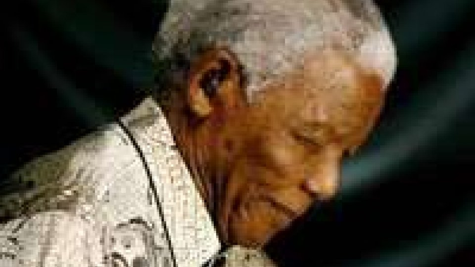 Sudafrica: Mandela migliora, ha lasciato l'ospedale