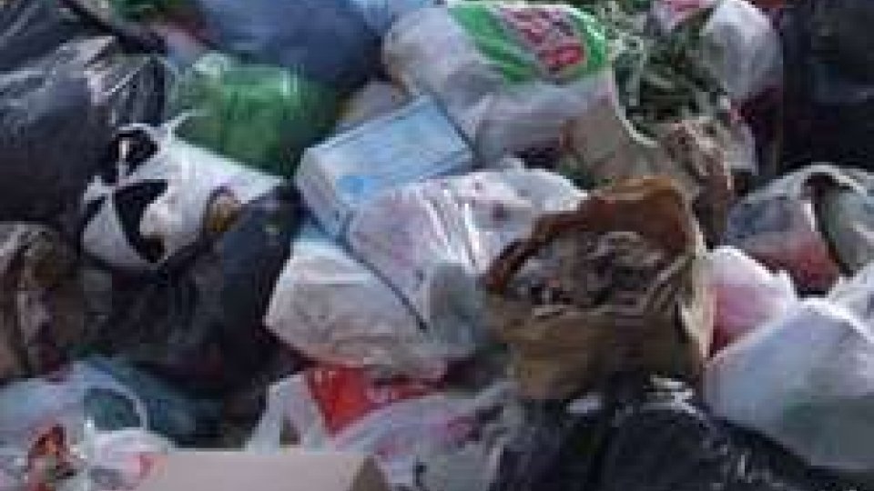 AASS: campagna contro l'abbandono di rifiuti fuori dai cassonetti e sulle strade