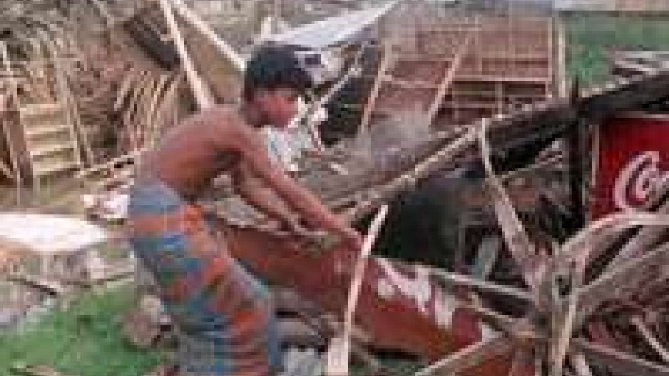 Ciclone in Bangladesh: evacuate migliaia di persone