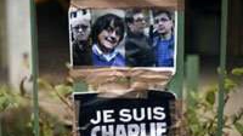 Charlie Hebdo: terroristi barricati in una casa