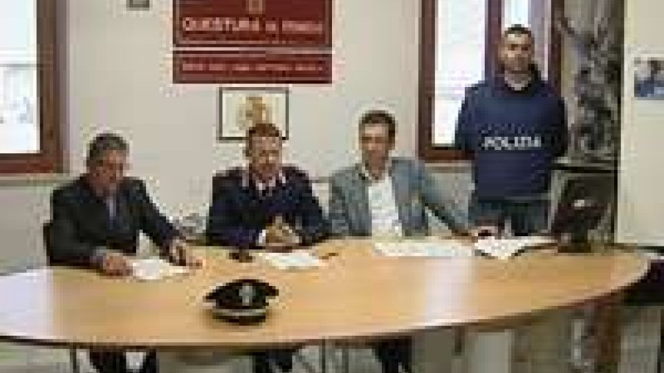 Rimini: arrestati i rapinatori della gioielleria Soggia di Viale VespucciRimini: arrestati i rapinatori della gioielleria Soggia di Viale Vespucci