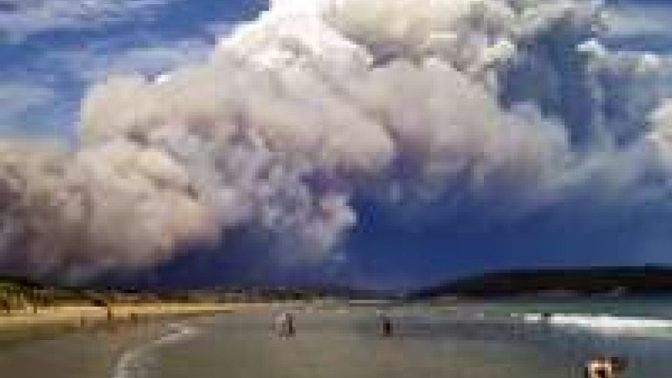 Australia: ondata di caldo e incendi, un morto e 4 dispersi