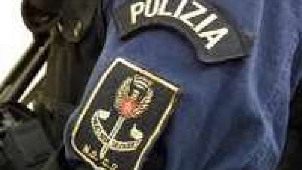 Barricato in casa a Bologna, risolutivo blitz della Polizia