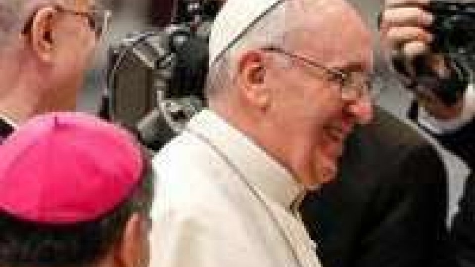 Papa Francesco agli ambasciatori: intensificare il dialogo tra religioni