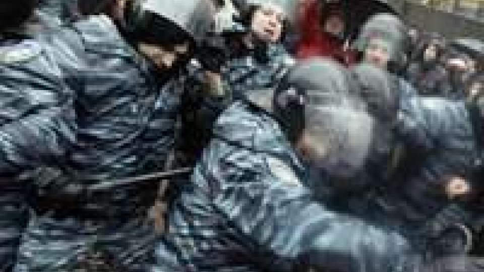 Ucraina: l'azione militare contro i separatisti provoca una strage