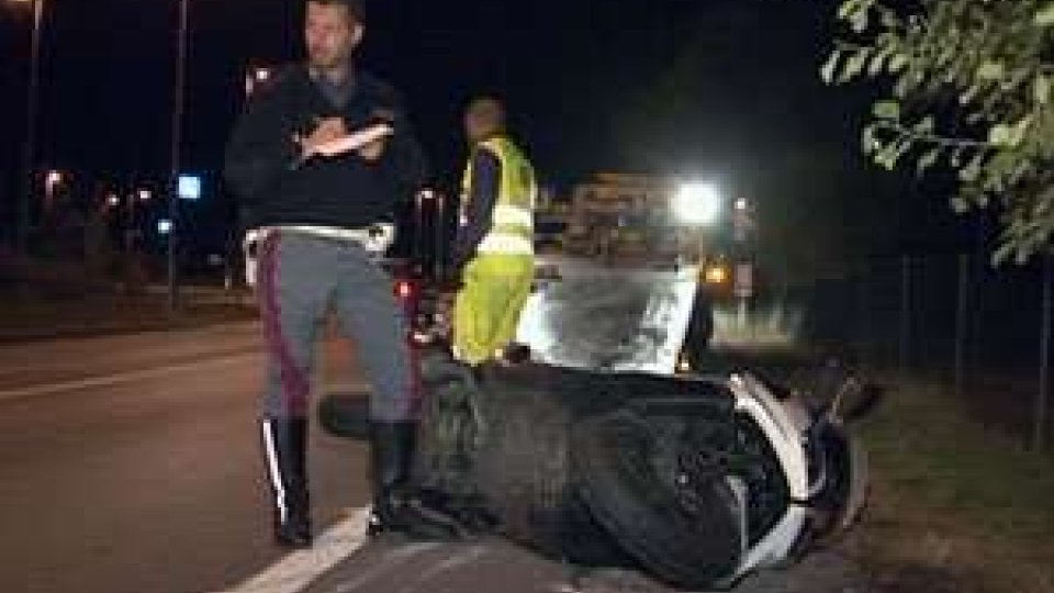 Riccione: auto travolge scooter, 44enne in prognosi riservata