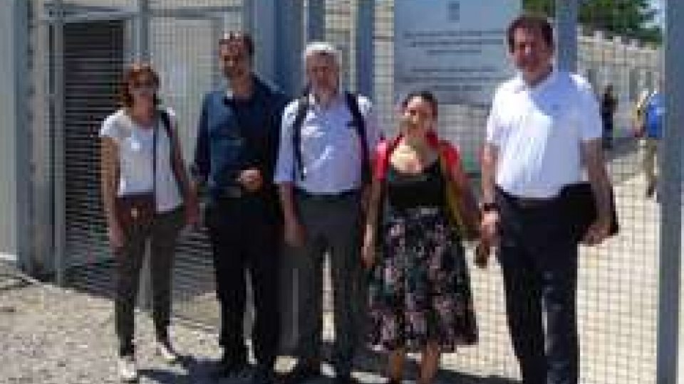 Sylvie Bollini insieme al Comitato CoeMigranti in Ungheria: vite bloccate da un muro di filo spinato