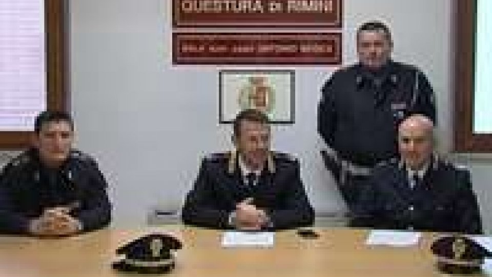 Rimini: annuncia il suicidio, salvato dalla PoliziaRimini: annuncia il suicidio, Polizia lo salva
