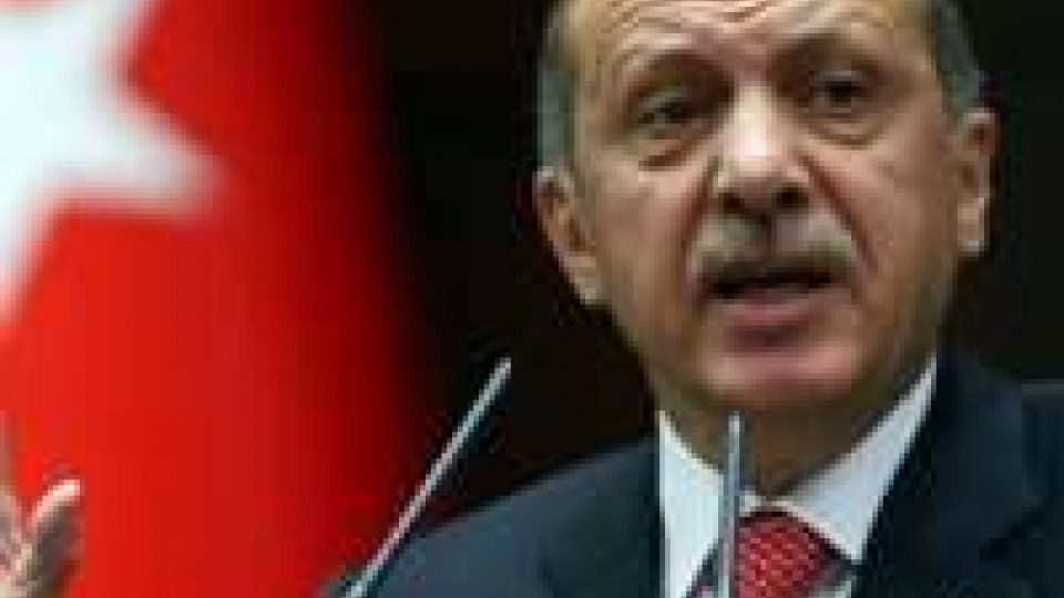 Turchia: Erdogan atteso in patria. Altri 25 arresti