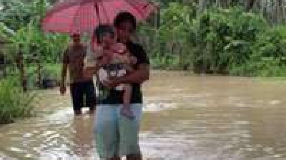Filippine: il tifone Bopha provoca 450 morti