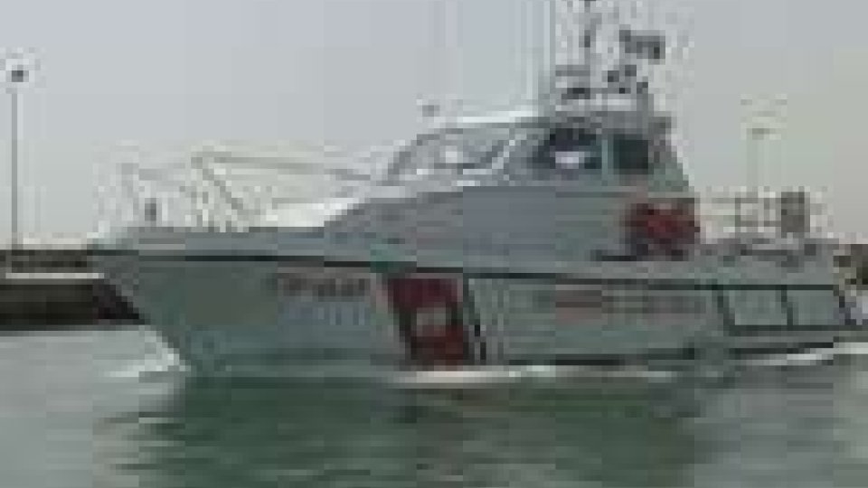 Rimini: salvati tre marinai su peschereccio in procinto di affondare