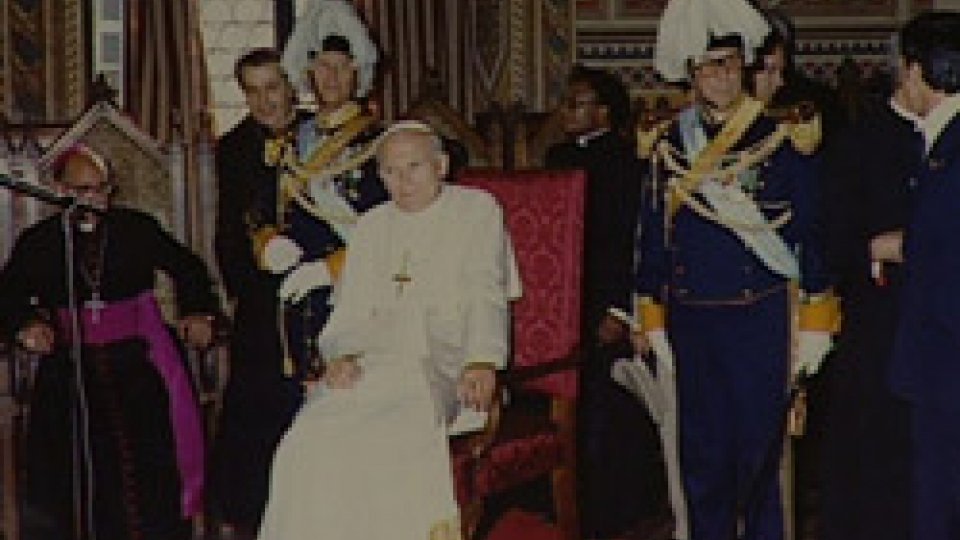 Papa Giovanni Paolo II nella sala del Consiglio