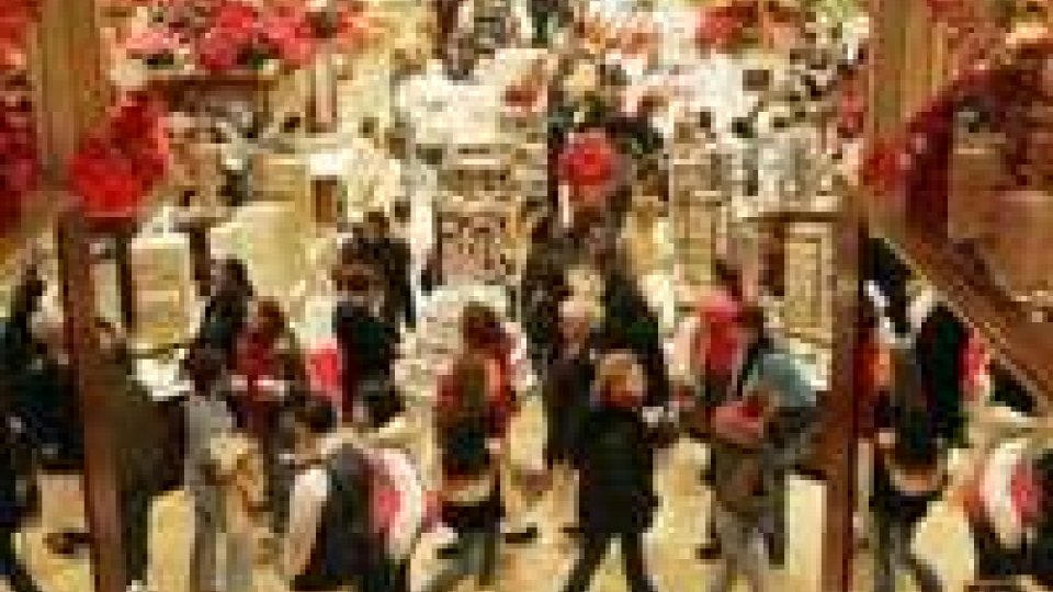 Natale: Federconsumatori, spesa media famiglia cala a 148 euro