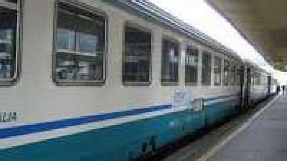 Vandali in azione sui treni regionali dell'Emilia Romagna