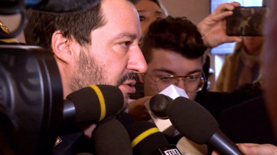 SalviniFesta a bordo della Sea, sbarco a Malta. Saranno accolti dall'UE, Italia compresa. E Salvini: "Non autorizzo arrivi di migranti"