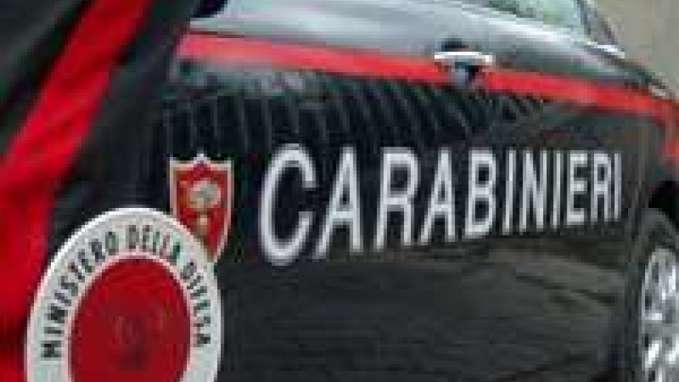 Effusioni coppia 'rumorose' e vicino origlia,intervengono Carabinieri