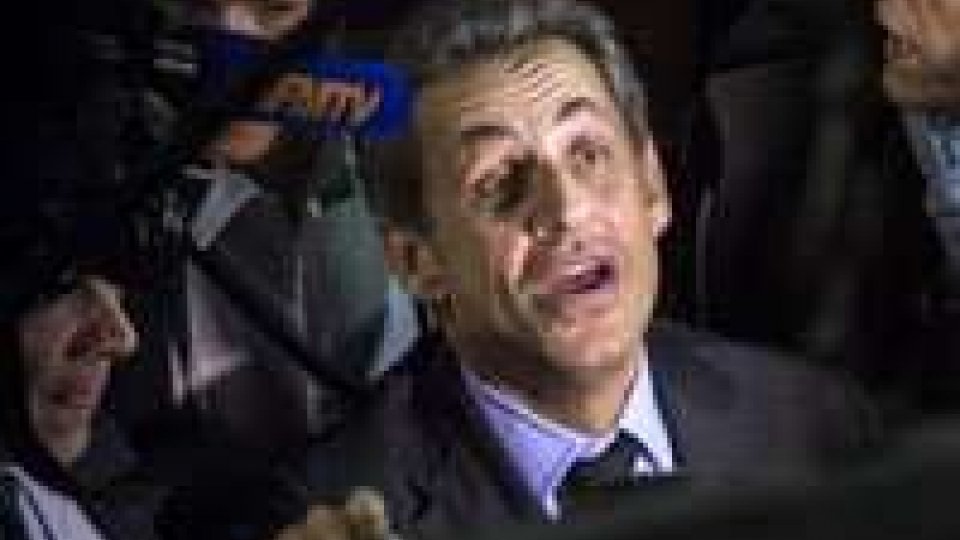 Sarkozy rilasciato in piena notte, nessuna restrizione
