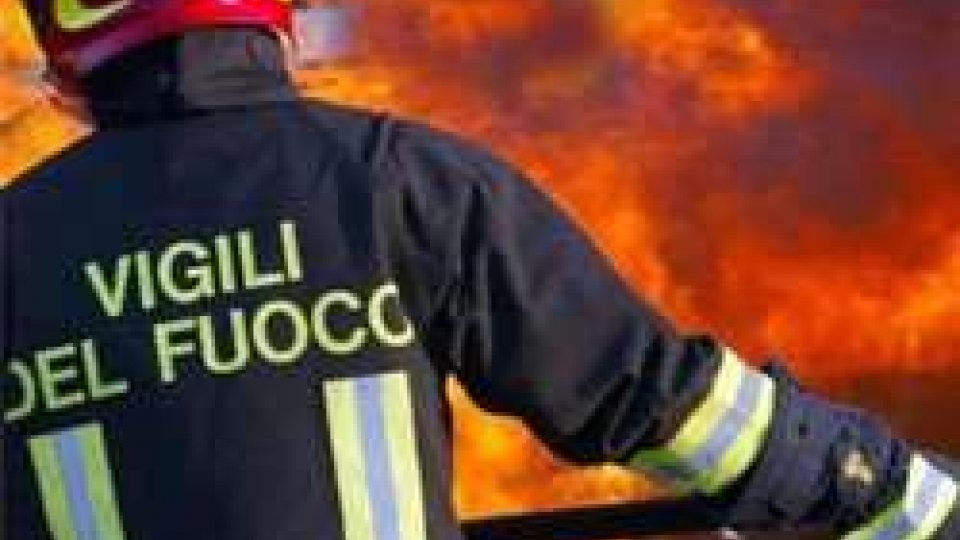 Autobus scolastici in fiamme a San Giovanni in Marignano