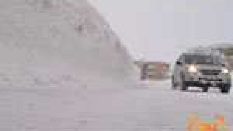 San Marino -Emergenza neve: i mezzi spartineve lavorano con difficoltà causa vento