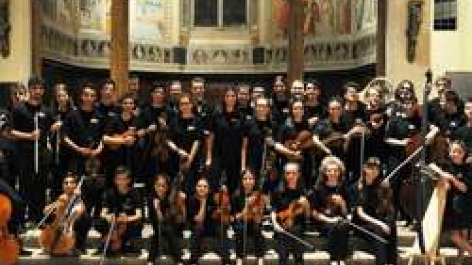 Urbino: Concerto di Capodanno con la Gioachino Orchestra diretta da Michele Mangani