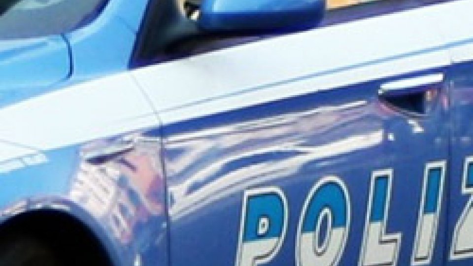 Pesaro, cade dalla finestra per sfuggire ai poliziotti: ferito 50enne