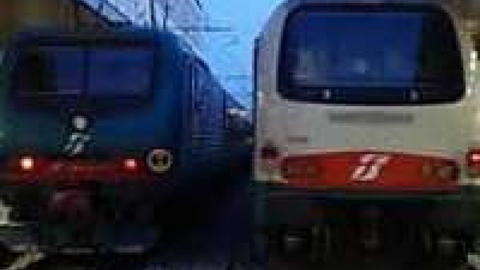 Blackout e ritardi lungo linea Fs Adriatica: treni a singhiozzo fra Ancona e Rimini