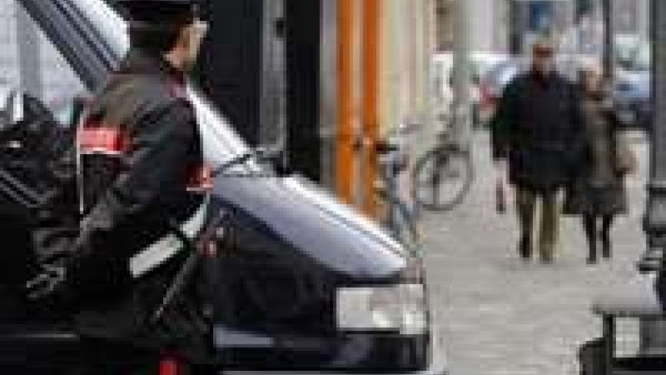 Rimini. Carabinieri mettono in fuga ladro che abbandona la refurtiva