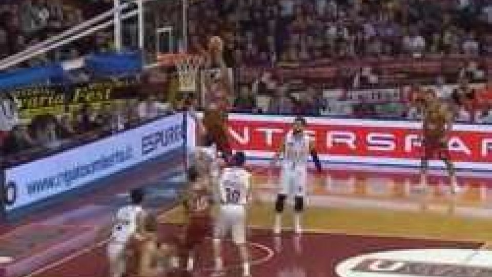 Basket, Milano sola in vetta: Venezia battuta 85-81Basket, Milano sola in vetta: Venezia battuta 85-81