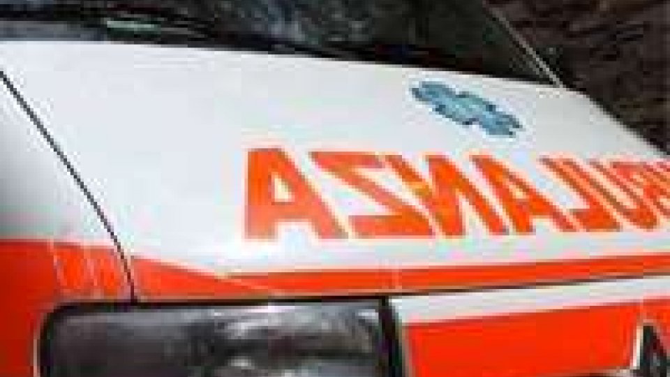 Rimini, incidente sulla circonvallazione: auto prende fuoco