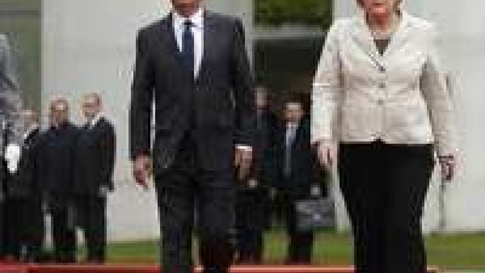 Hollande riceve a Parigi Angela Merkel