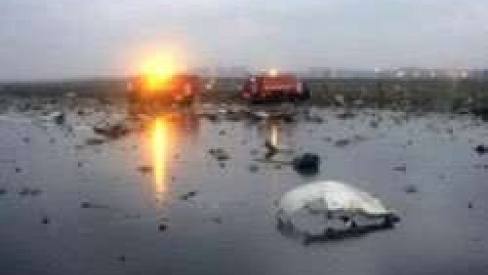 Aereo schiantato (ap)Russia: si schianta aereo a Rostov, 62 i morti