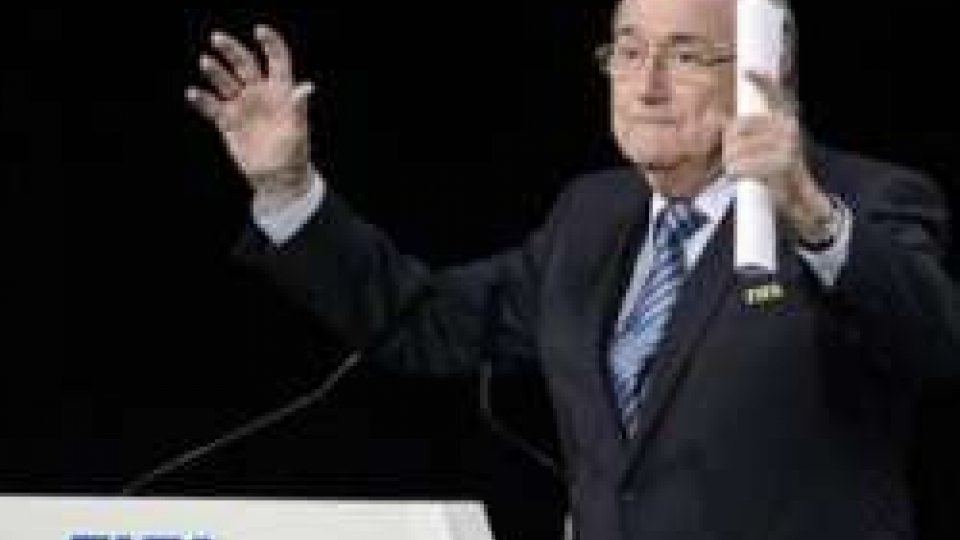 Blatter lascia, palla al Congresso