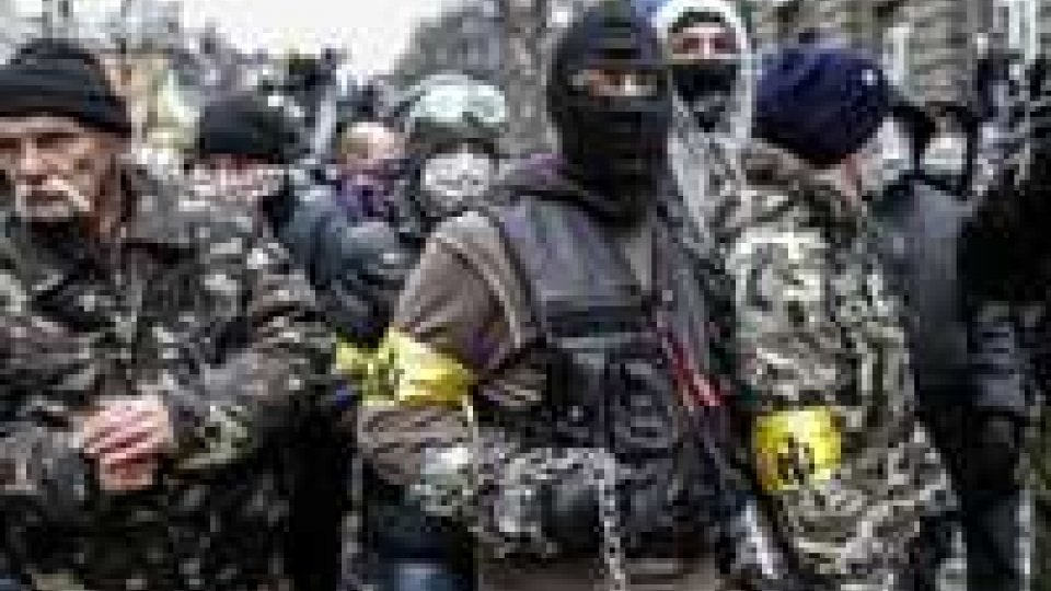 Ucraina: "100mila russi al confine", movimento diviso