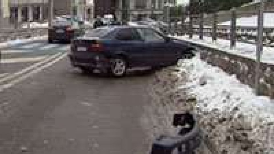 San Marino: auto sbanda sulla superstrada a Borgo, nessuna conseguenza per gli occupanti