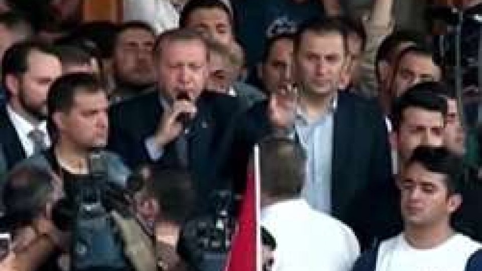 Tensione Turchia, Gentiloni "Se sceglie la pena di morte stop ai negoziati Ankara UE"