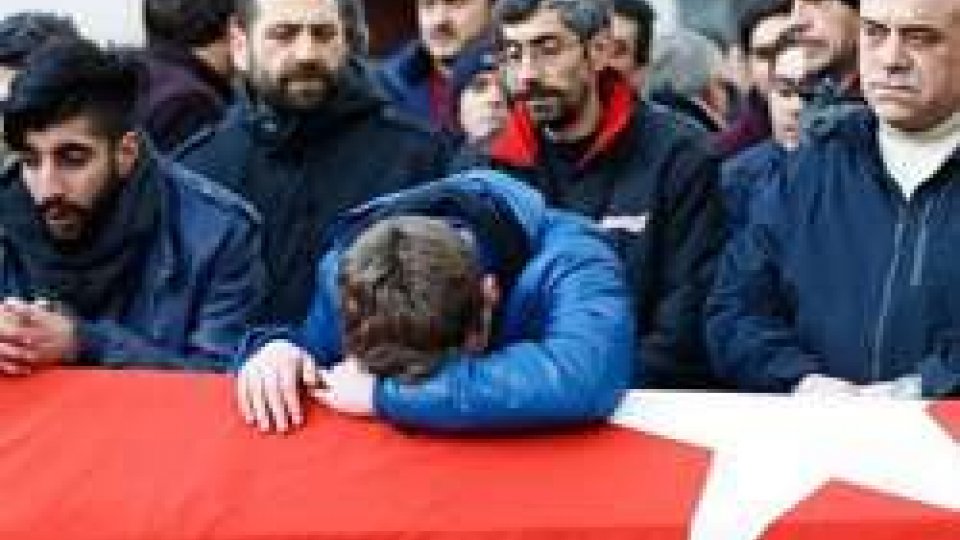 Istanbul: identificato il presunto killer, arrestata la moglie: "Non sapevo fosse dell?Isis"