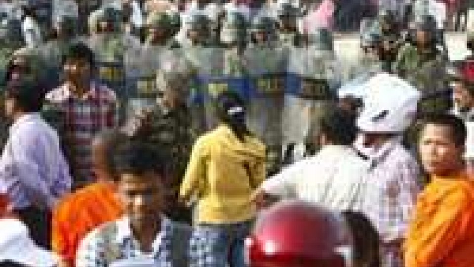 Cambogia: polizia spara su manifestanti a Phnom Penh, feriti