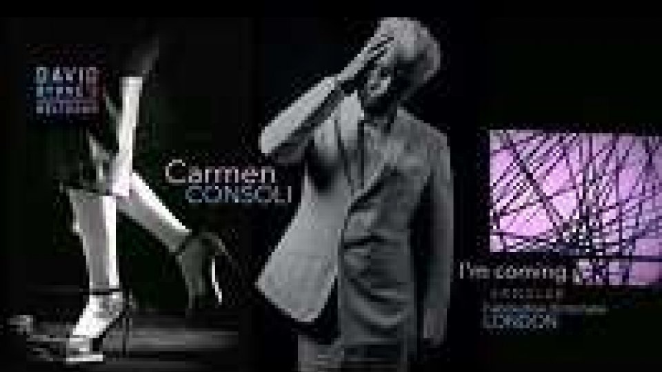 Carmen Consoli tacco 12 e Fender rosa