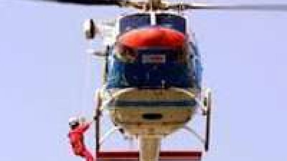 Canada: due detenuti evadono in elicottero