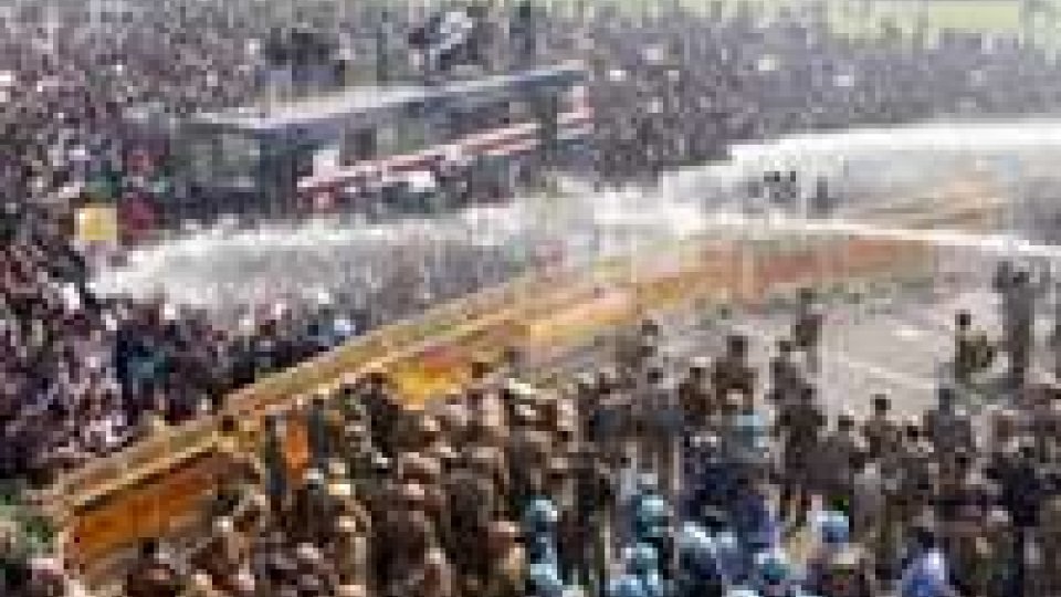 In 2.000 in piazza a New Delhi sfidano il divieto