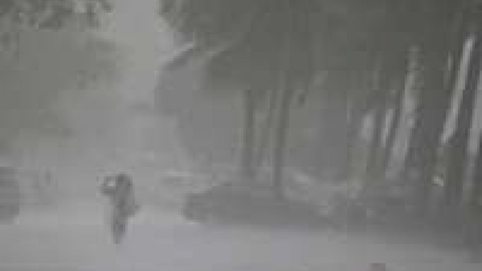 India: ciclone si avvicina a coste, venti fino a 240 km/h