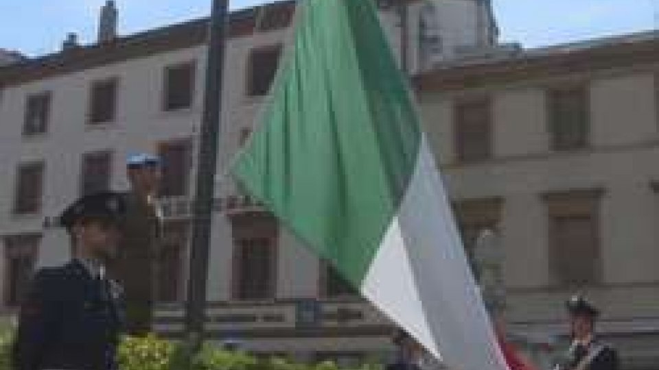 Il tricolore innalzato a Rimini